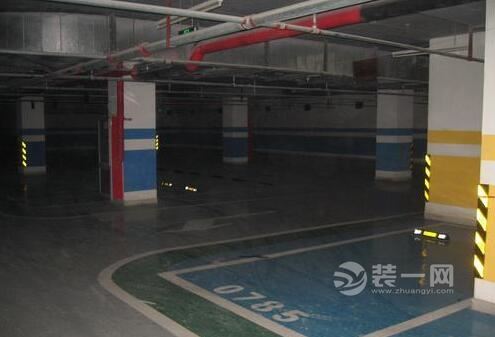 小区车库闲置业主乱停车 影响道路通畅北京业主很着急