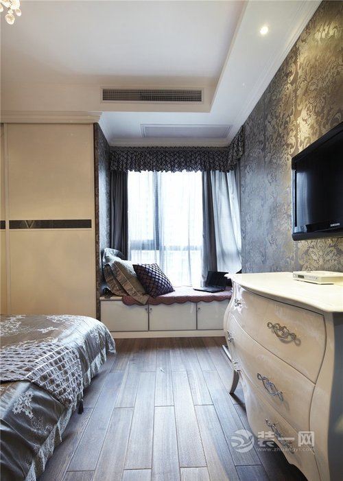 合肥文一·名门湖语132.17平米欧式风格装修案例——卧室小飘窗