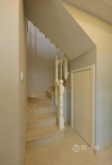楼梯装修效果图 跃层装修案例 简约美式装修效果图