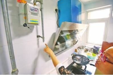 郑州一业主私拆燃气管道 致其他住户厨房装修又改装