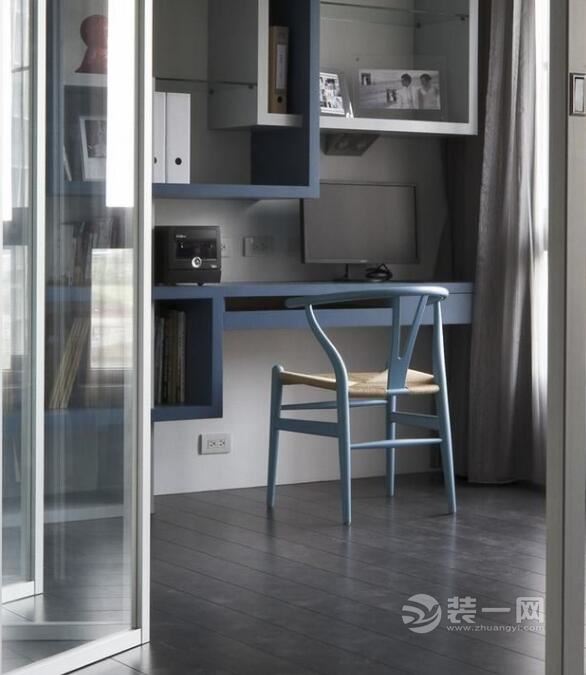 客厅玻璃房格外吸睛 北京90平米现代简约装修效果图 