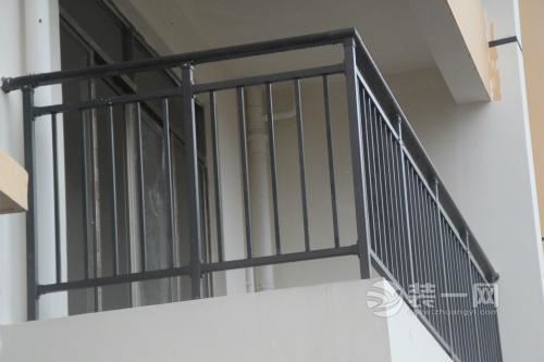 东莞4岁童坠楼 房东因阳台防护栏高度不达标担责一成半