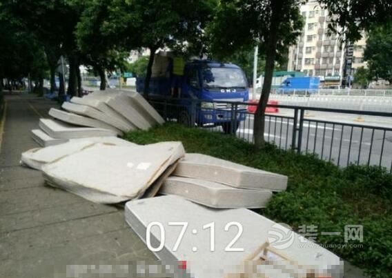 深圳某酒店乱丢床垫被罚5千 装修废旧家具怎么处理