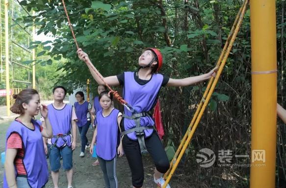 实拍成都仁物设计装修公司拓展训练