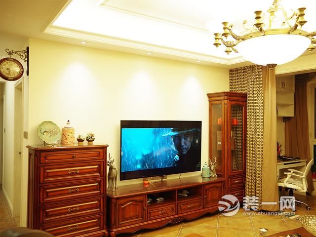 武汉装修公司洪山区保利城136平米美式风格电视背景墙装修效果图
