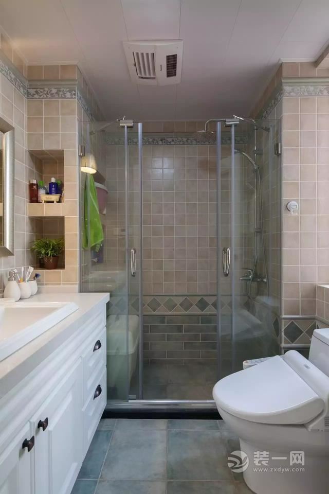 小户型带阁楼现代美式风格卫浴间装修效果图