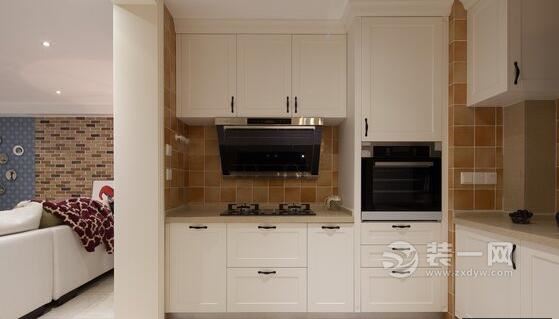 厨房装修效果图 104平米装修效果图 现代简约风格图片