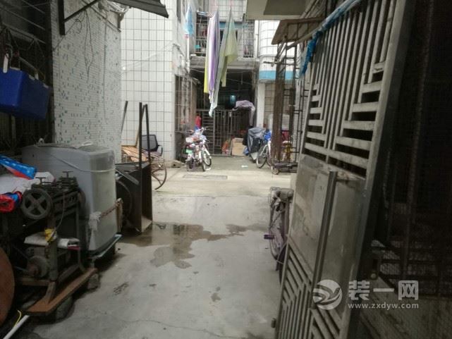 深圳12岁女孩开铁门身亡