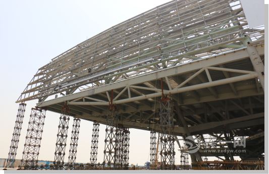 超39米异形复杂悬挑钢结构