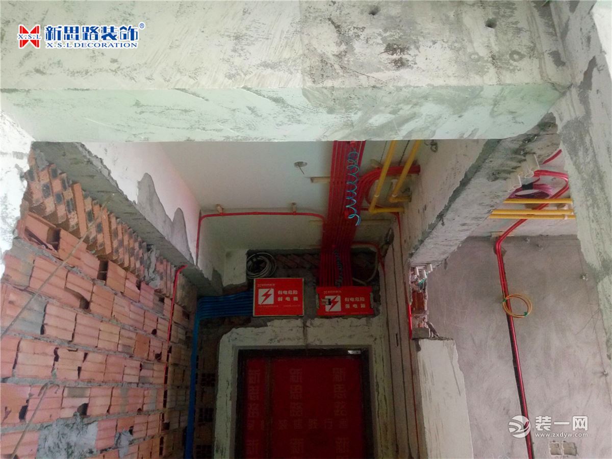 重庆新思路装修公司恒基翔龙江畔3室2厅水电工程现场图