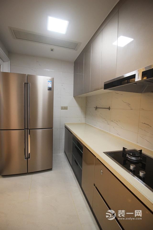 武汉怡景江南182平米四居室美式风格厨房装修设计实景图