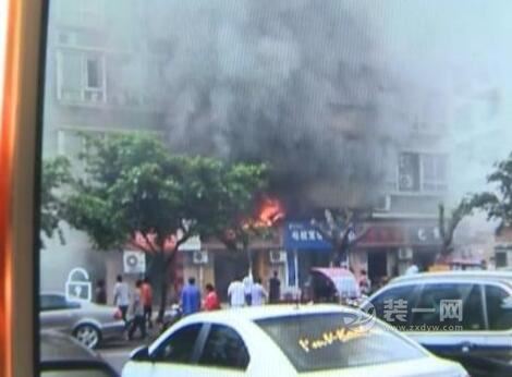 重庆小餐馆起火现场图