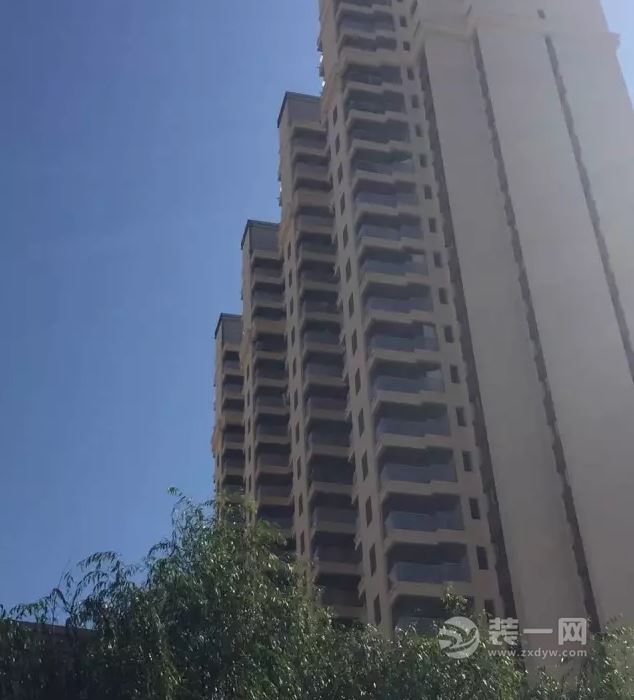 窗户是画上去的 