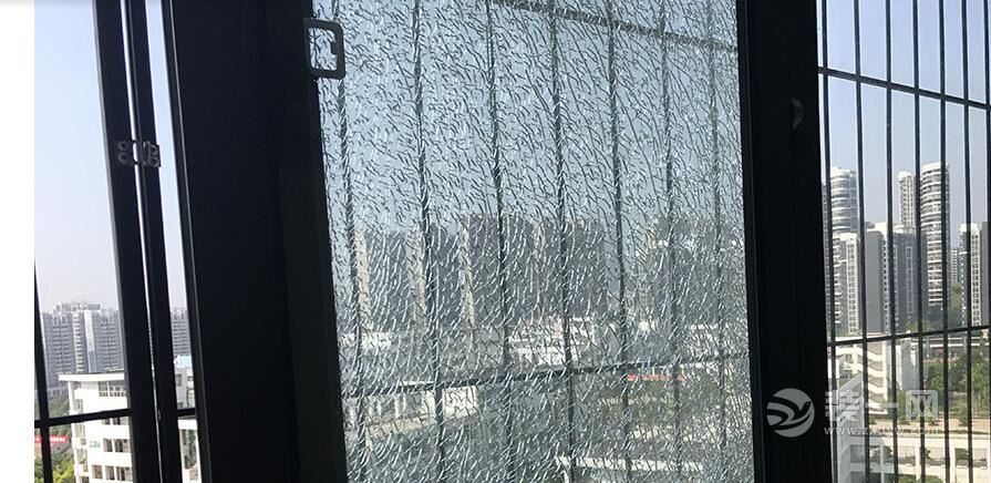 门窗钢化玻璃就爆裂