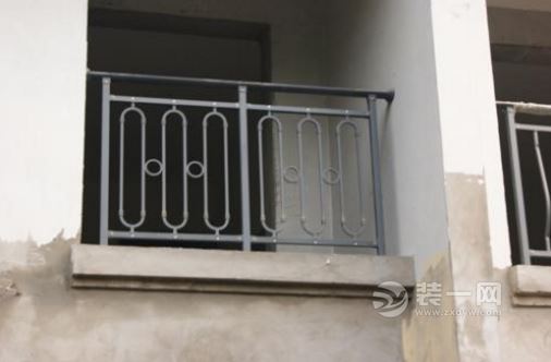 阳台护栏的间距设置图片