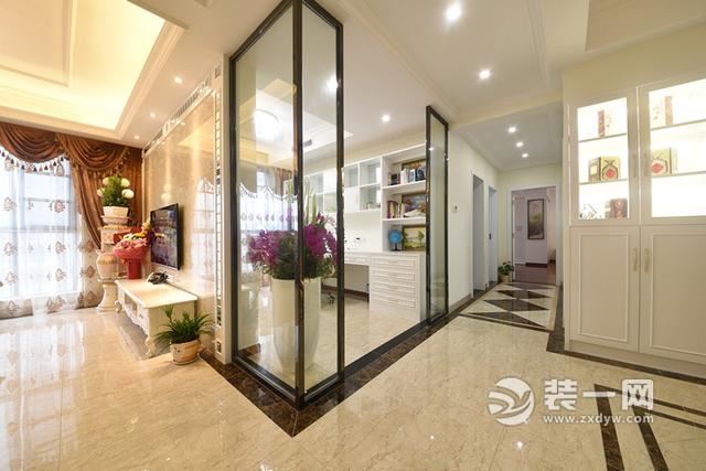 武汉清江山水125平三居室轻奢欧式古典风格书房装修实景图