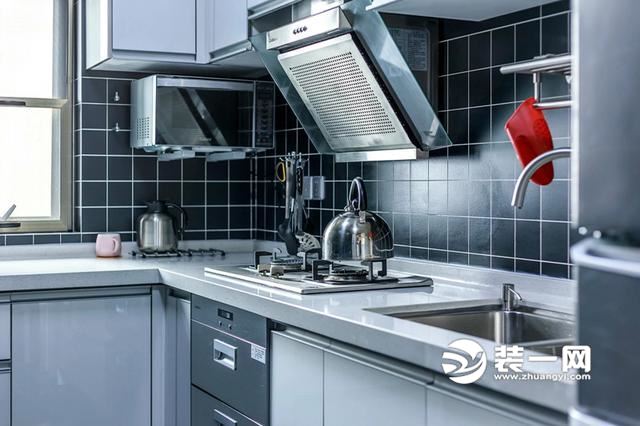 武昌区融侨城89平两居室现代工业风格厨房装修实景图