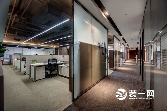 2000平米公司办公室装修效果图