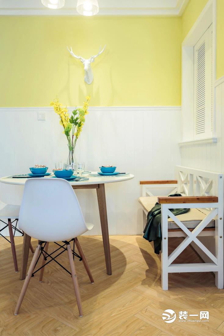 93㎡北欧小三居，蓝色客厅+黄色餐厅，清新与温馨！