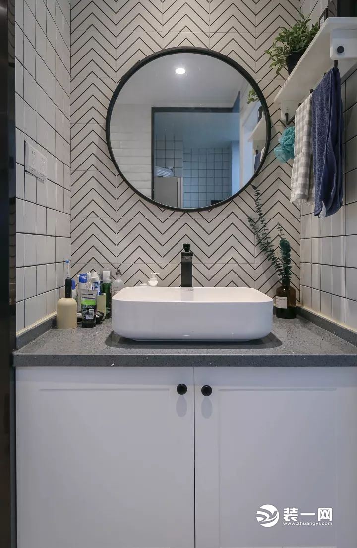 现代简约风格卫浴室装修效果图