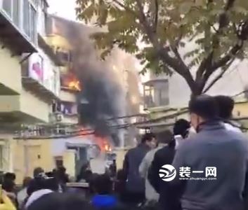 小区燃气爆炸4层楼玻璃被震碎