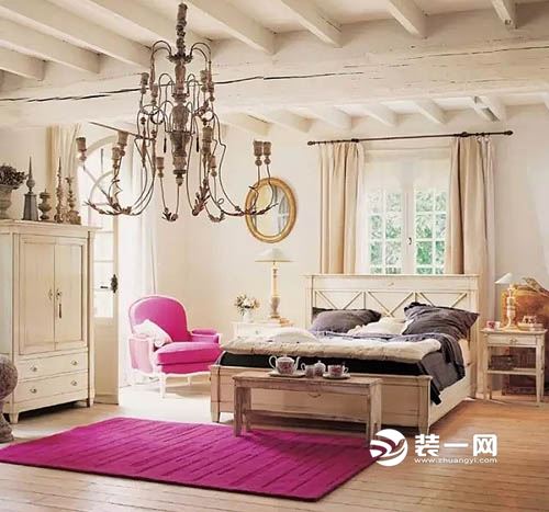 奶紫色地毯与卧室的搭配