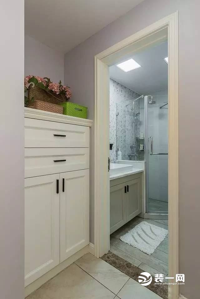 现代美式风格卫浴室装修案例图