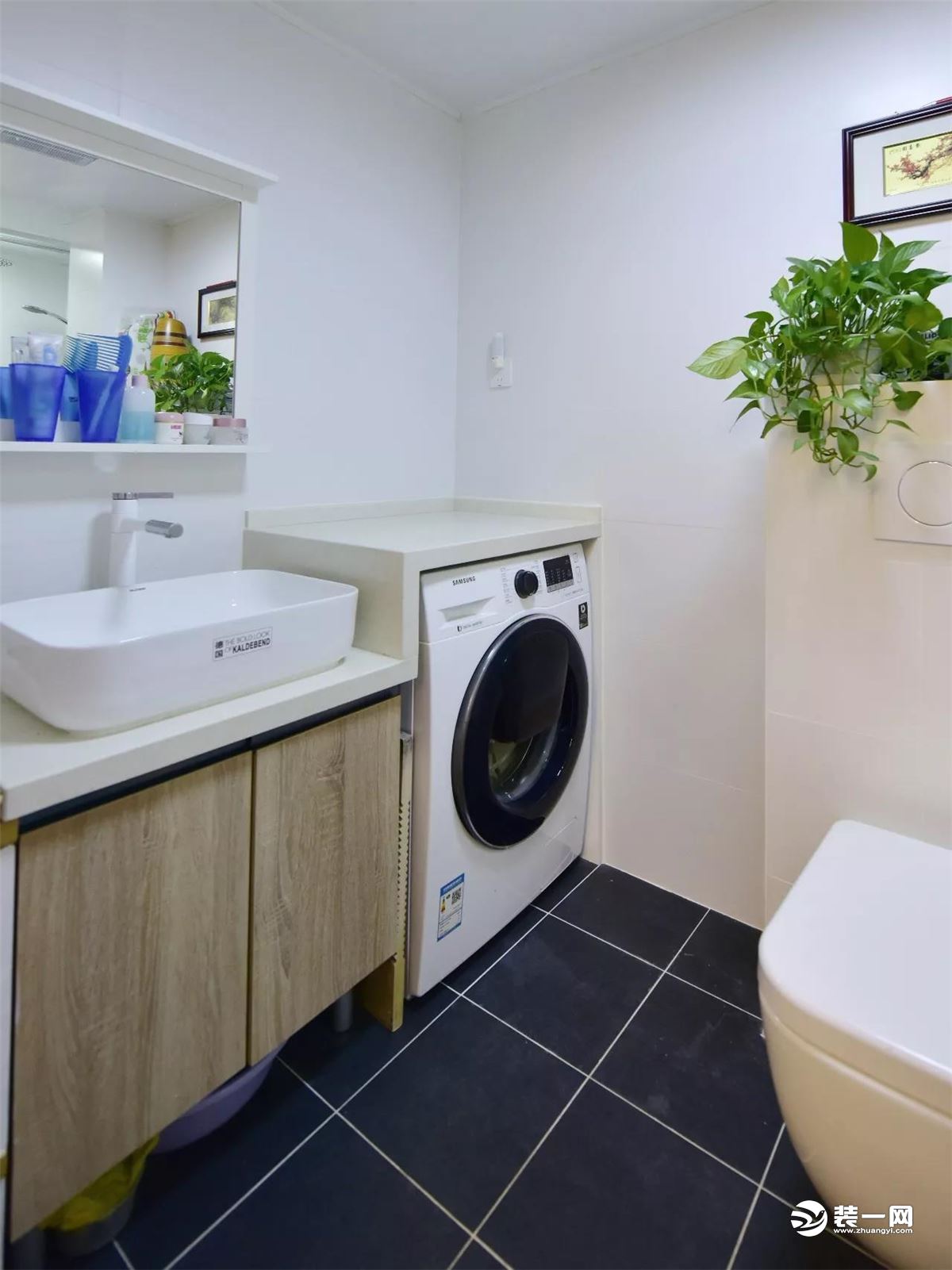 卫生间一体式洗手台装修实景图