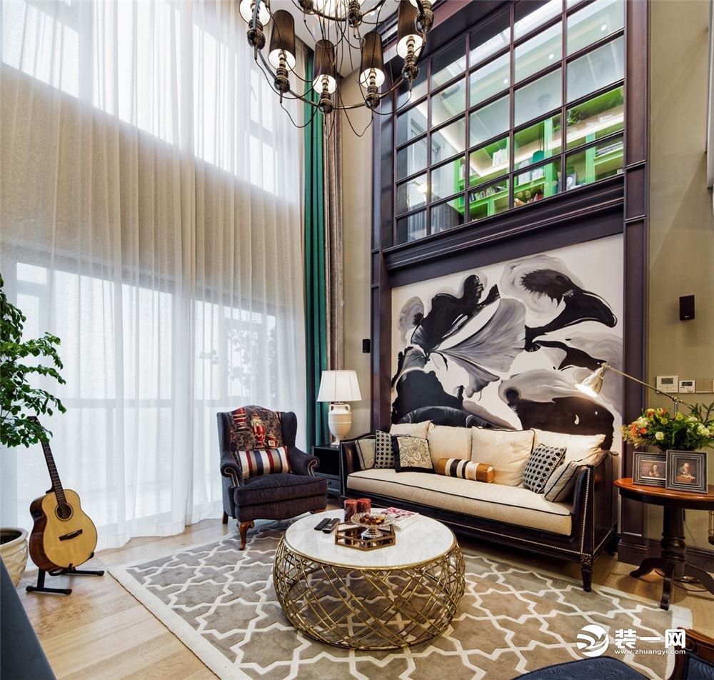 美式风格别墅客厅沙发背景墙装修设计实景图