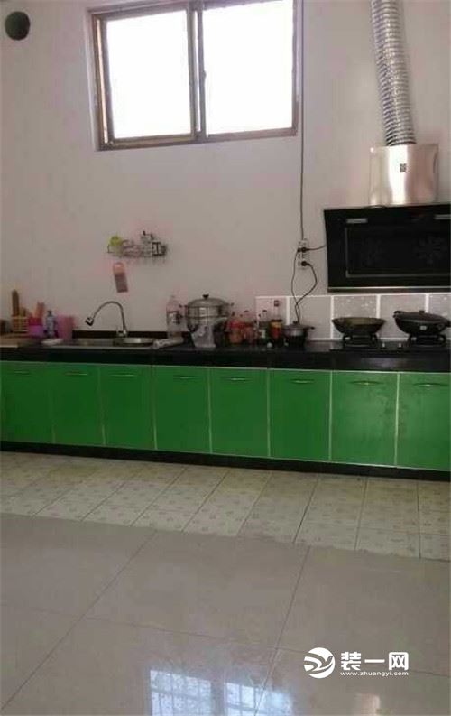 花花绿绿的厨房