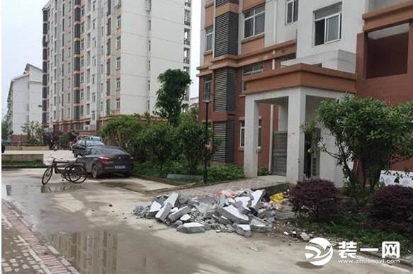 武汉一小区装修垃圾堆爆炸
