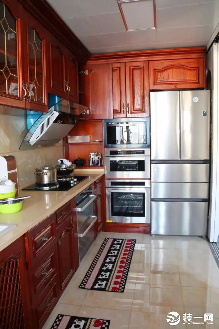 冰箱嵌入柜子实景图 厨房