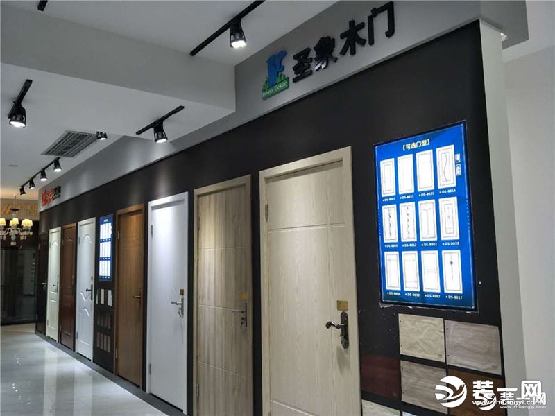 重庆唐卡装修公司材料展厅 圣象木门