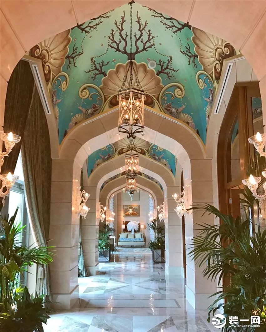 迪拜棕榈岛亚特兰蒂斯度假酒店装修内景 彩绘天花板