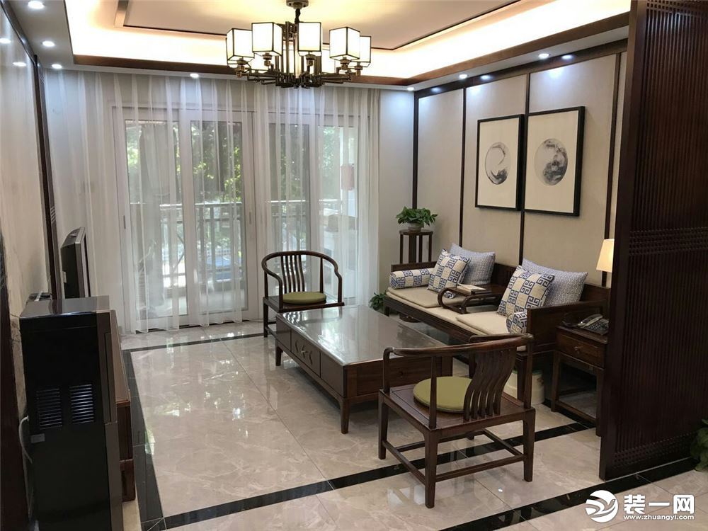 富力碧涛湾93平中式风格二居室客厅装修实景图