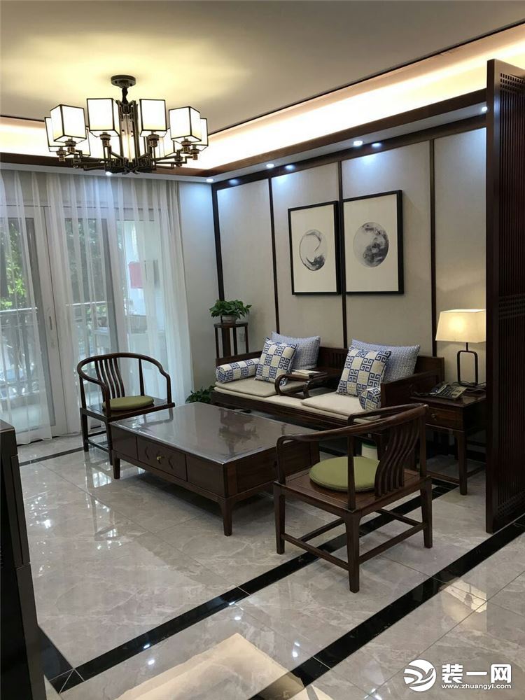 富力碧涛湾93平中式风格二居室客厅装修实景图