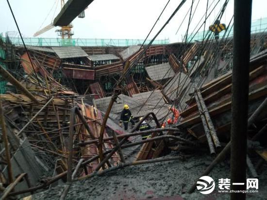 上海奉贤发生楼房坍塌事故