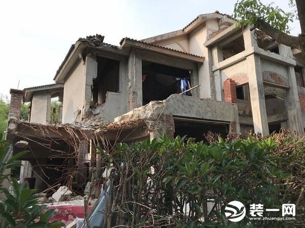 上海别墅小区成了违搭乱建工地
