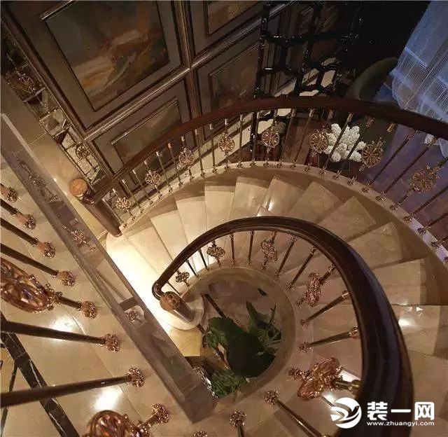 新古典风欧式别墅室内旋转楼梯