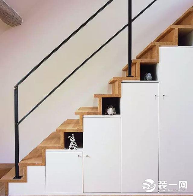 楼梯下的三角空间利用之储物木柜效果图
