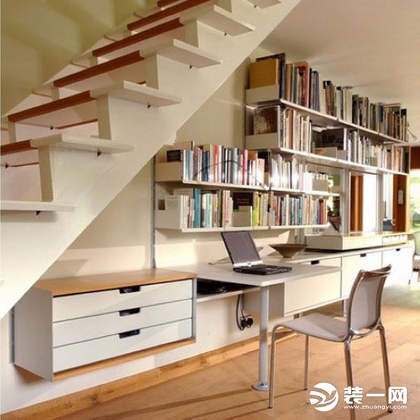 楼梯下的三角空间利用之小书房效果图
