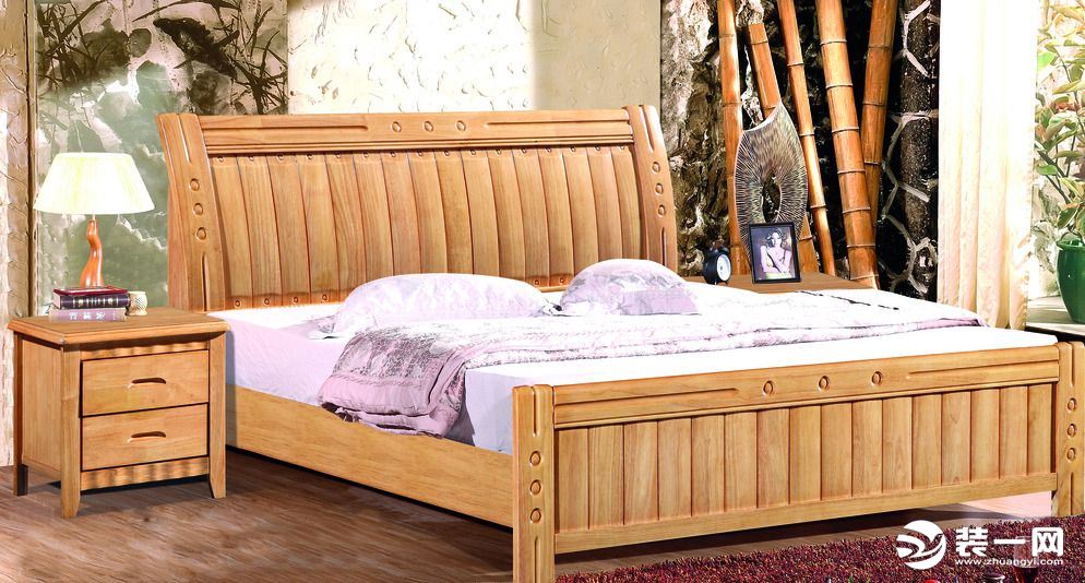 卧室装修浅色实木床装饰设计效果图