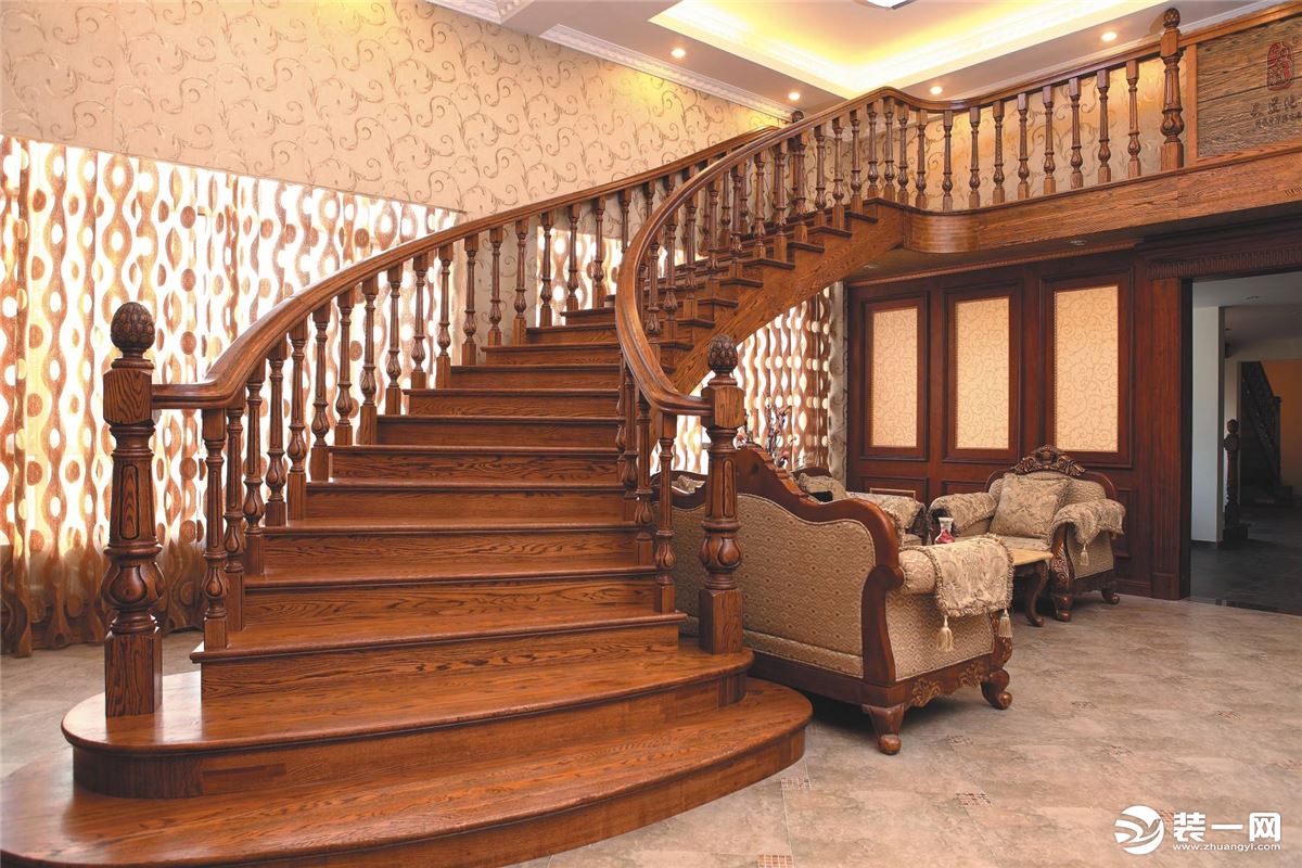 别墅楼梯装修弧梯装修设计案例