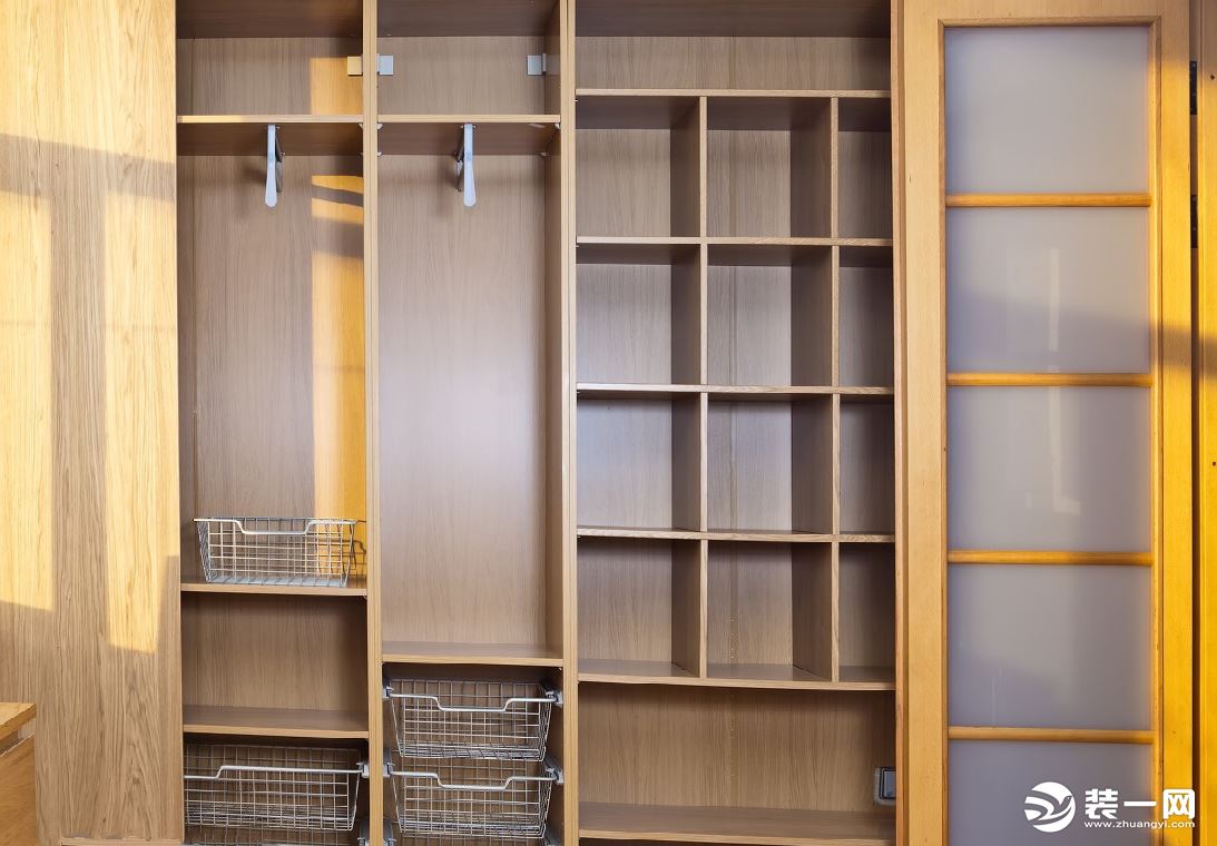 储藏室储物柜效果图木质储物柜设计