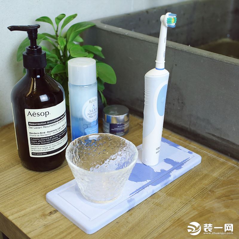 卫生间洗脸台设计之可爱的牙杯系列用品图