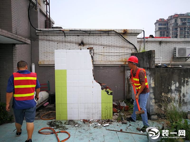 珠海红山社区安景苑楼顶天台乱建拆除实景图