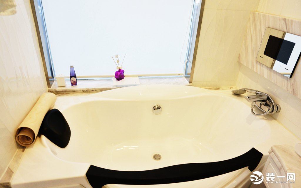 家庭浴室设计浴缸安装效果图