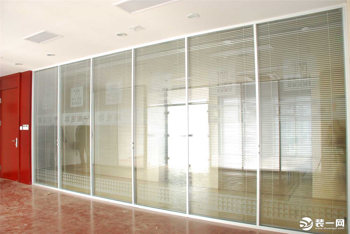 办公室玻璃设计磨砂玻璃隔断装修效果