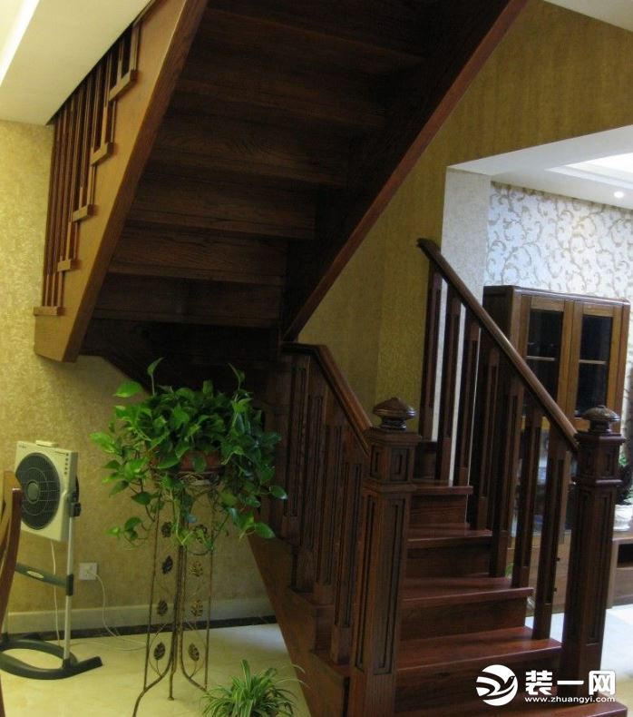 复式楼楼梯设计装修效果图
