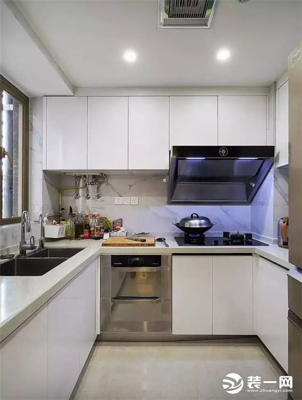 现代简约风格装修效果图三居室装修效果图厨房